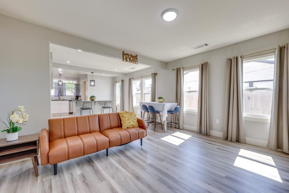 < 1 Mi to Main St Hanford! Home w/ Outdoor Space House in Hanford