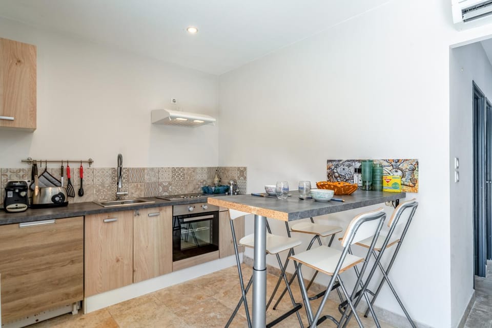 Kitchen or kitchenette, Living room