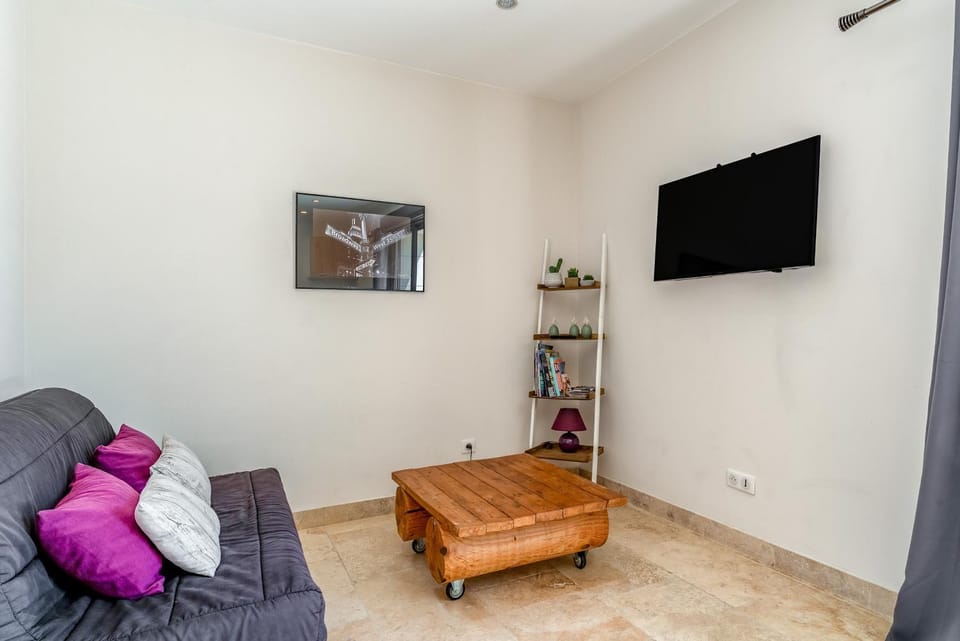 Mas Delorme 1 Apartment in Arles