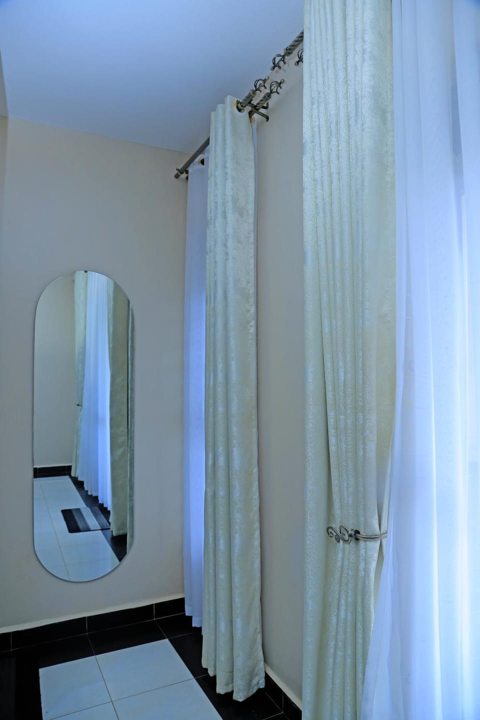 Modern Fully Furnished Apartments with Hillside View Apartment in Uganda