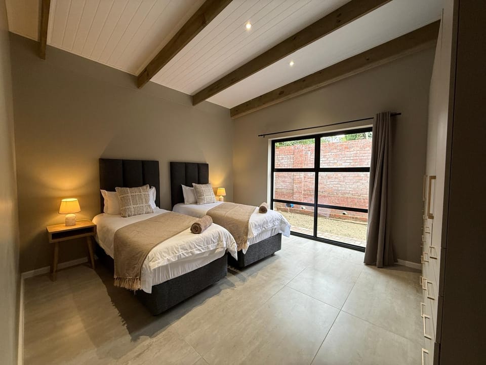 Bed, Photo of the whole room, towels