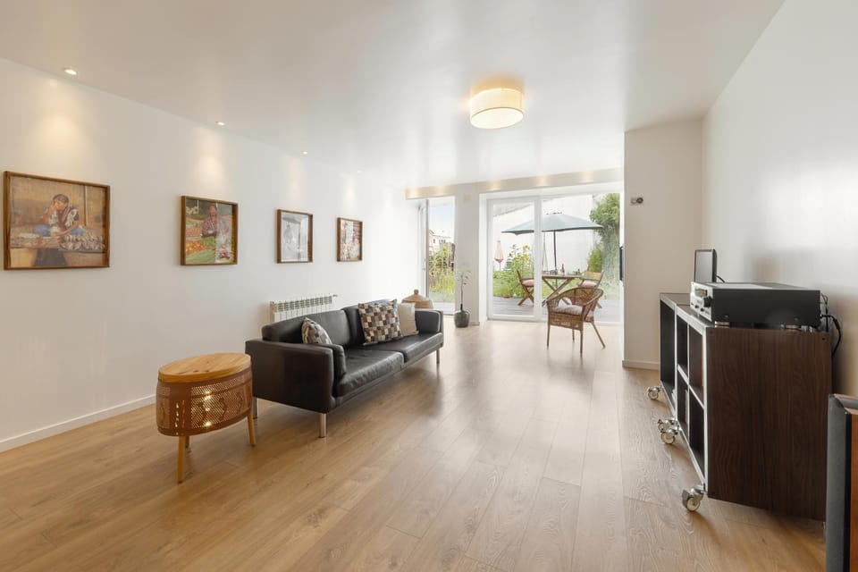 Living room, Garden view