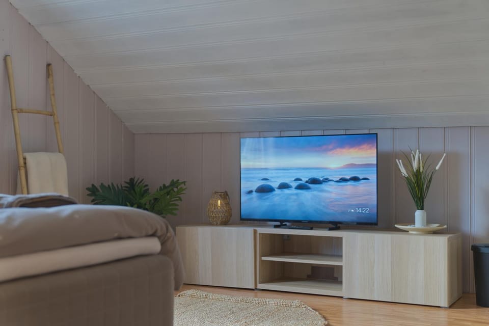 TV and multimedia, Evening entertainment