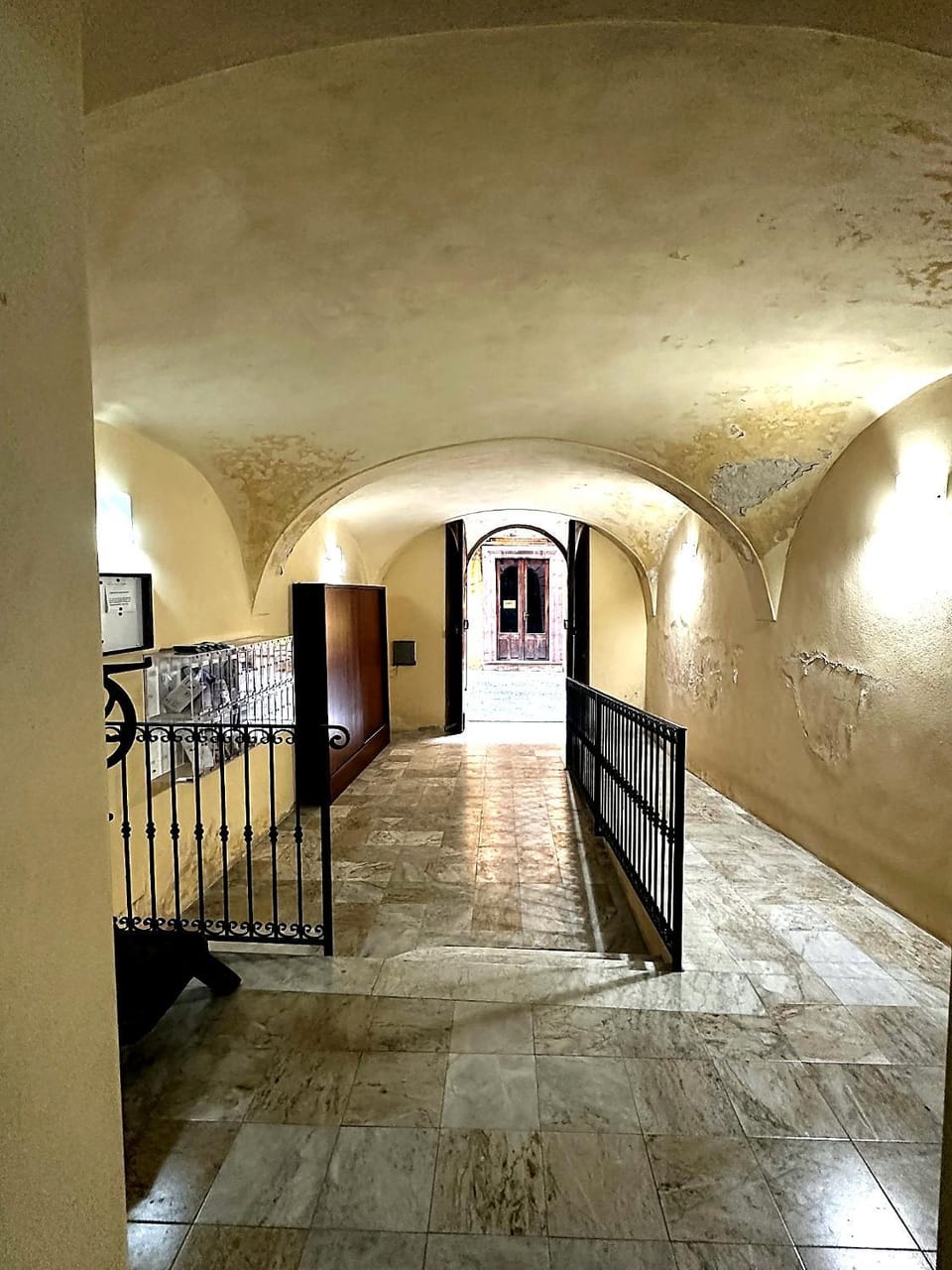 Facade/entrance