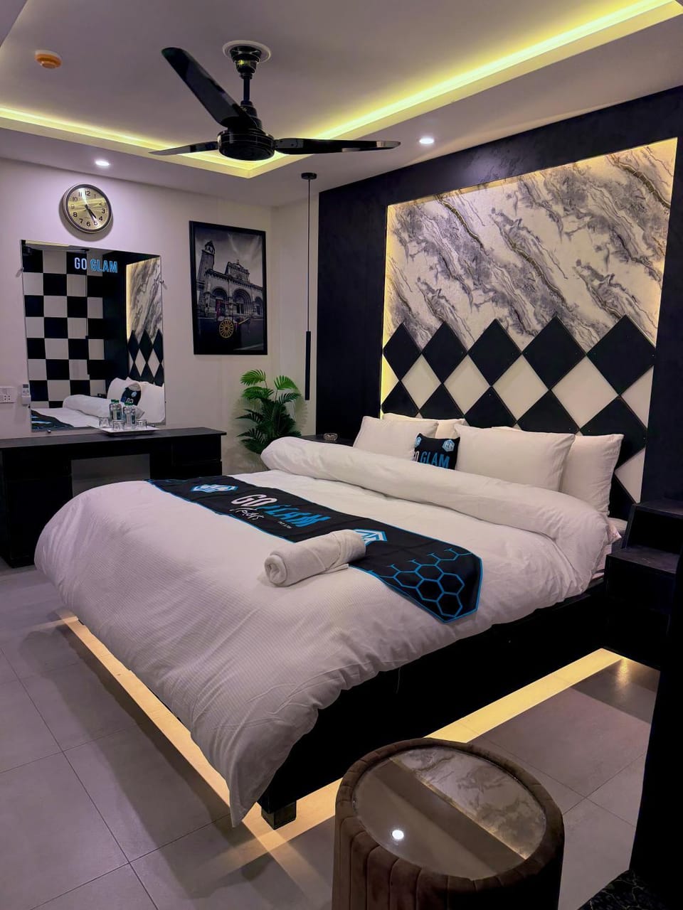 Photo of the whole room, Bedroom