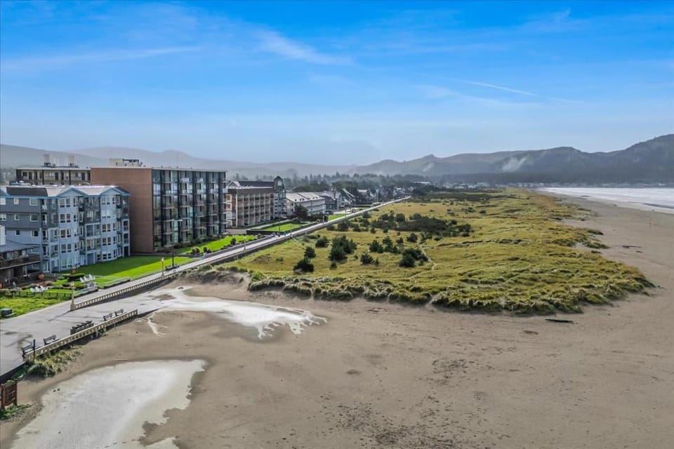 Promenade 502 - Top-Floor Oceanfront Penthouse House in Seaside