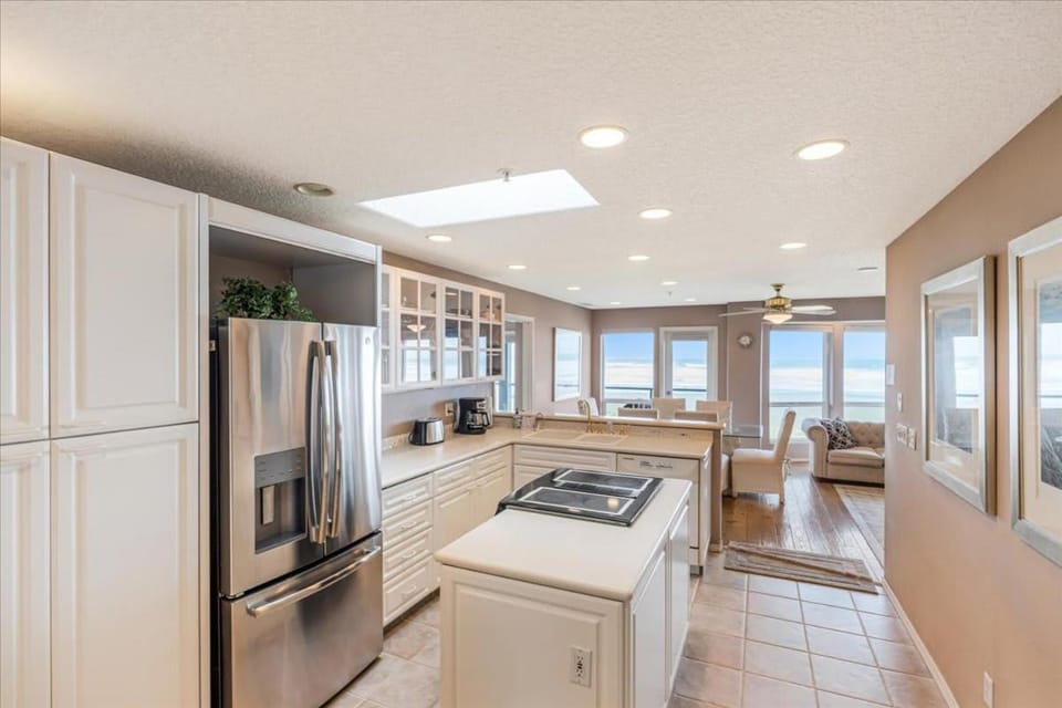 Promenade 502 - Top-Floor Oceanfront Penthouse House in Seaside