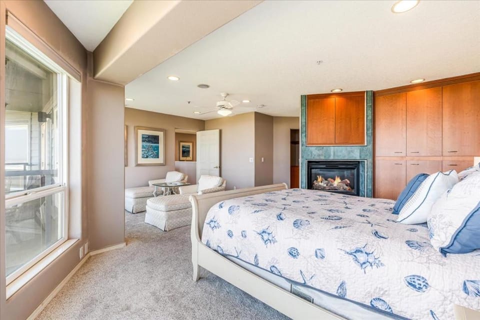 Promenade 502 - Top-Floor Oceanfront Penthouse House in Seaside
