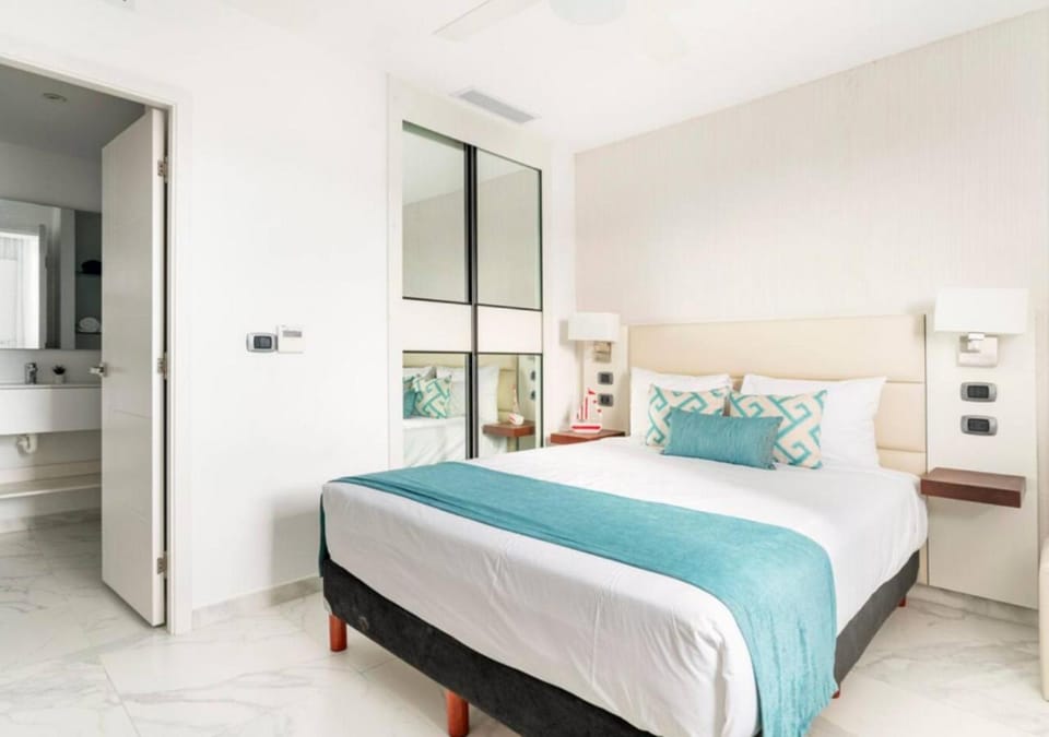 Bed, Bathroom, Photo of the whole room, Bedroom