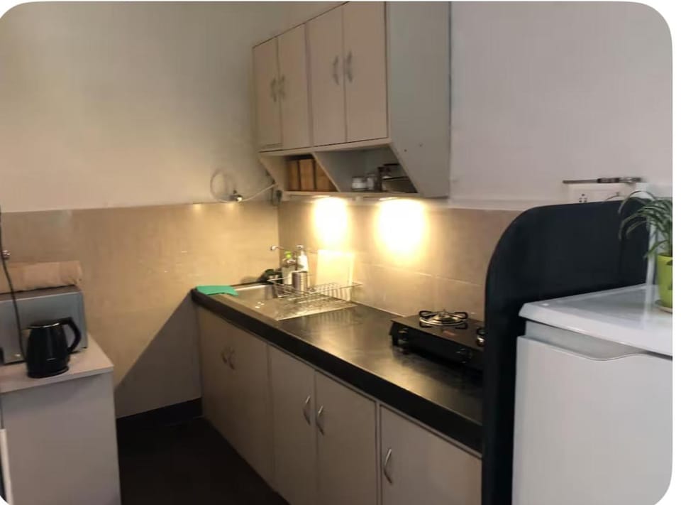 Cosy studio at Delphi bungalow Apartment in Mumbai
