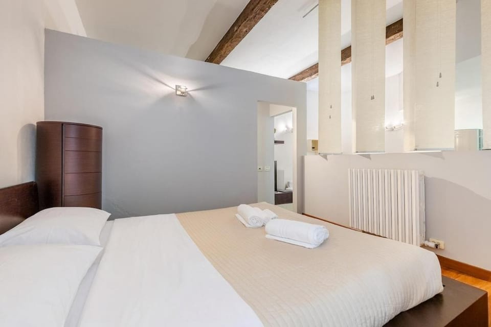 Bed, Photo of the whole room, Bedroom, internet, towels, wardrobe