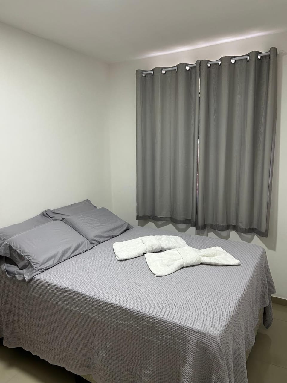 Photo of the whole room, Bedroom, towels