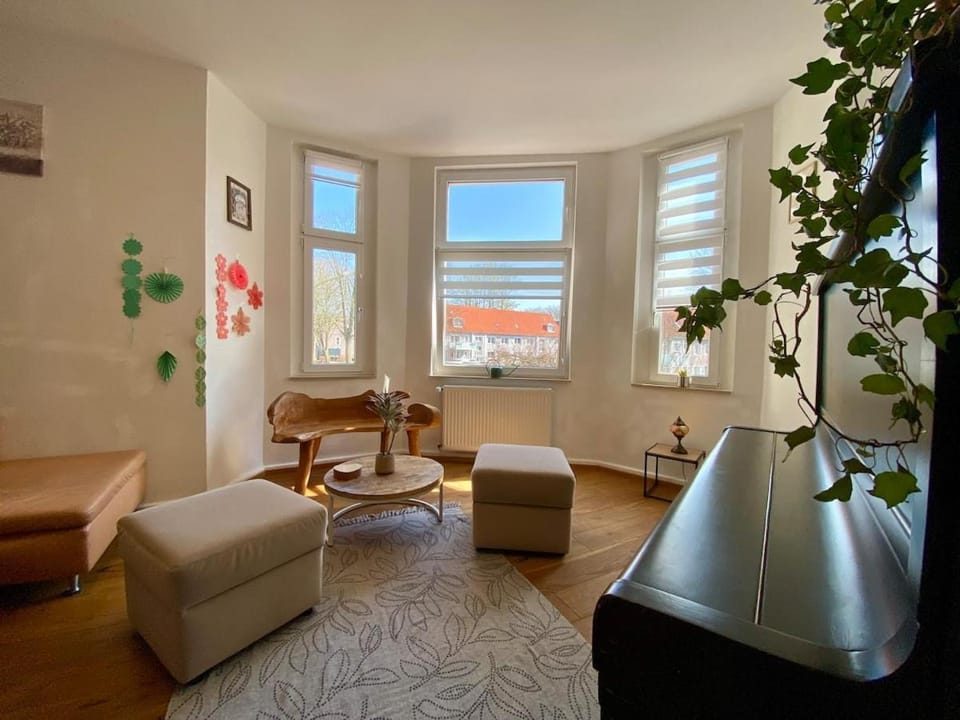 Communal lounge/ TV room, Living room, Seating area, Evening entertainment
