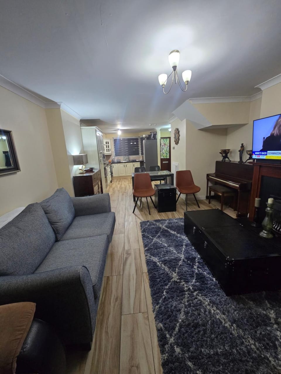 Living room, Photo of the whole room