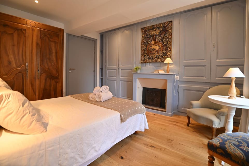 Bed, Photo of the whole room, Bedroom, wardrobe