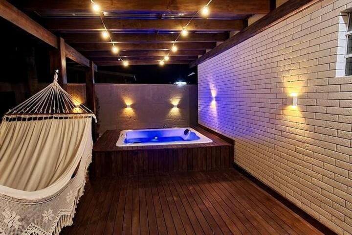 Casa com Jacuzzi Aquec Praia Daniela Próx Jurere House in Florianopolis