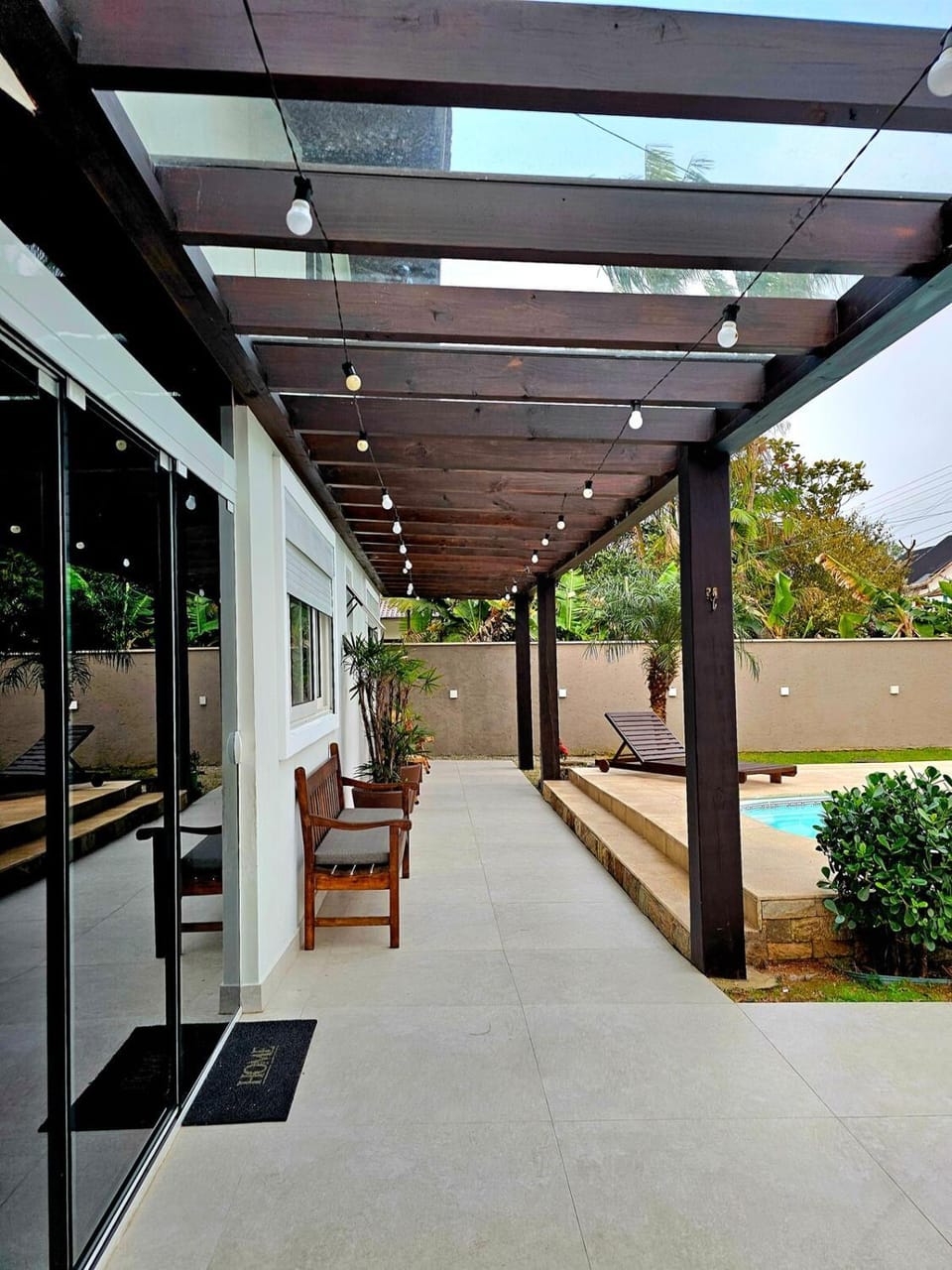 Casa com Jacuzzi Aquec Praia Daniela Próx Jurere House in Florianopolis