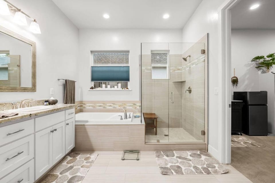 Tranquil Retreat: Pool, Spa, Firepit, Peloton, WFH Bed and Breakfast in Folsom