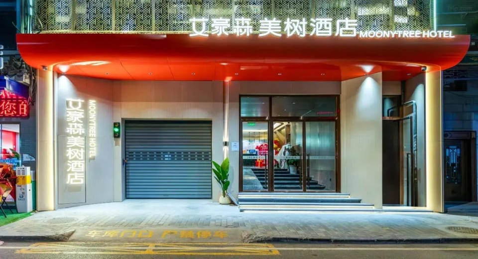 Property building, Facade/entrance, Day