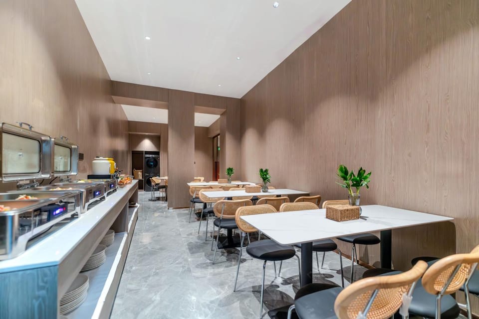 Restaurant/places to eat, Banquet/Function facilities