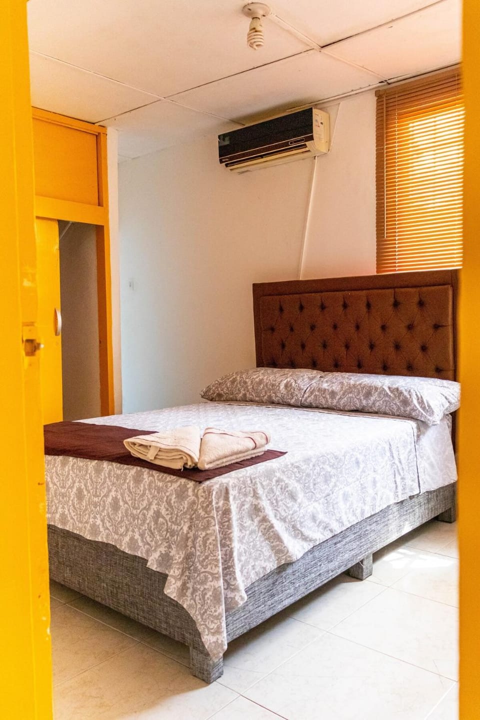 Bedroom, air conditioner