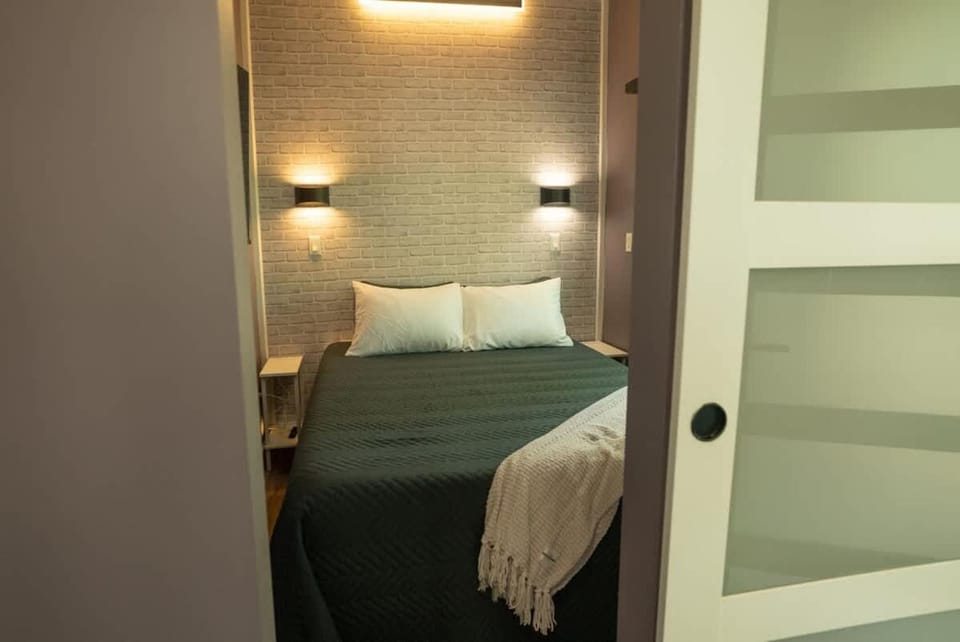 Greystone - Cozy 2-bedroom Tiny Home in soothing Anderson SC on Lake Hartwell House in Lake Hartwell
