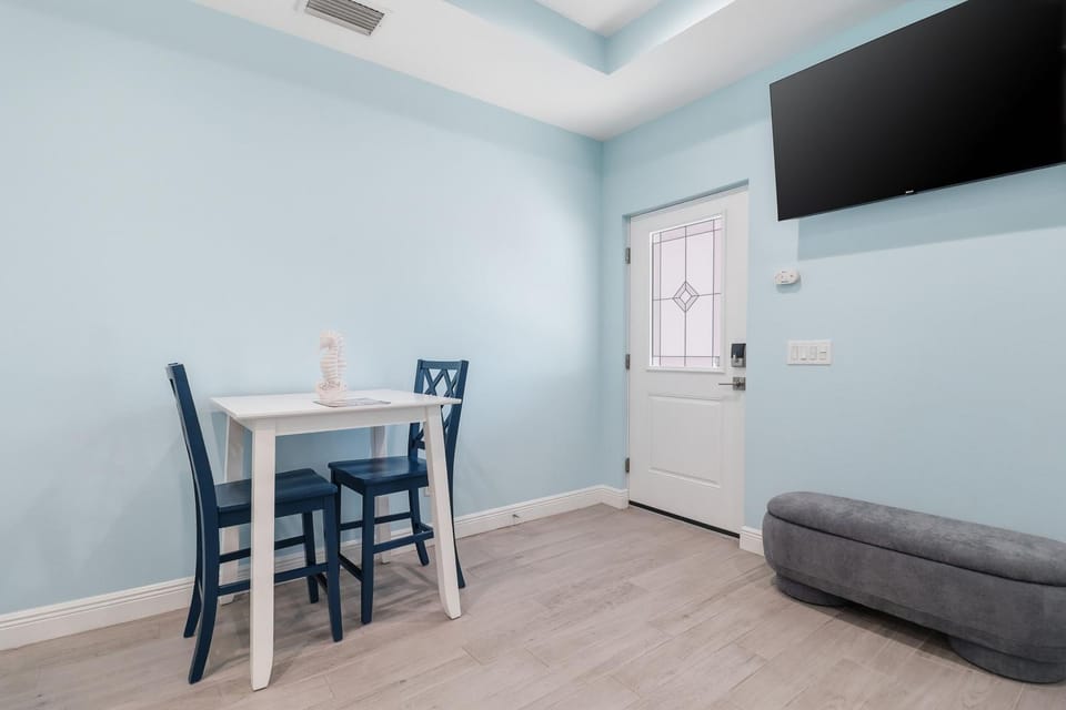New! Charming Lilac Cottage 111 Apartment in Punta Gorda