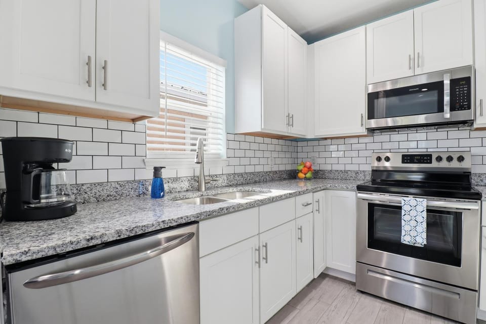 New! Charming Lilac Cottage 111 Apartment in Punta Gorda