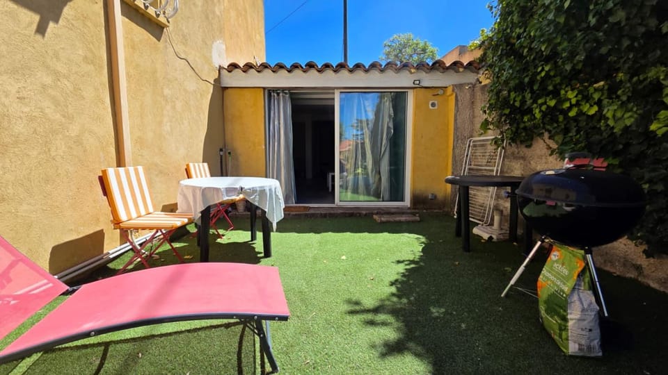 Day, Garden, Dining area, Garden view, sunbed