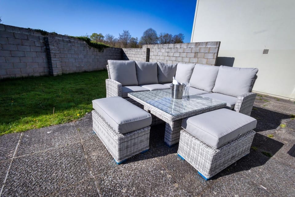 Patio, Day, Seating area