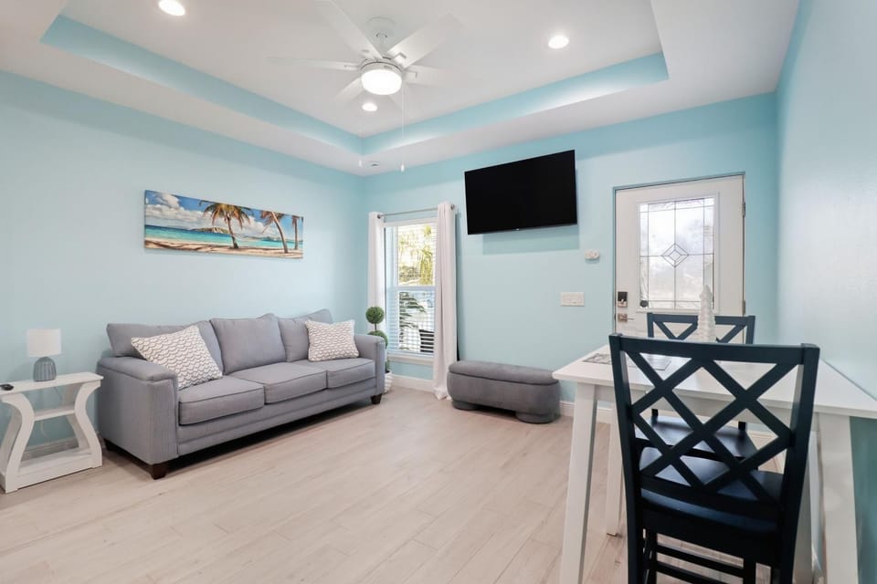 New! Lovely Lilac Cottage 112 Apartment in Punta Gorda