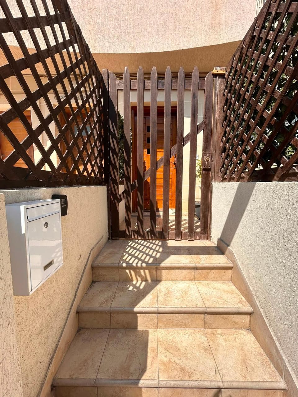 Property building, Facade/entrance, Location