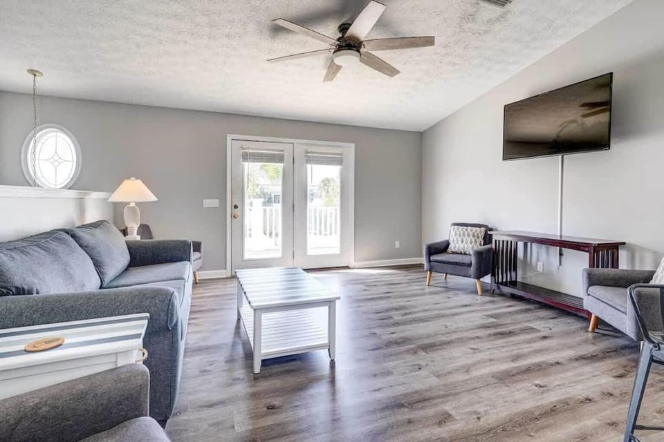 Duplex w Private Pool Beach Access Prime PCB House in Lower Grand Lagoon
