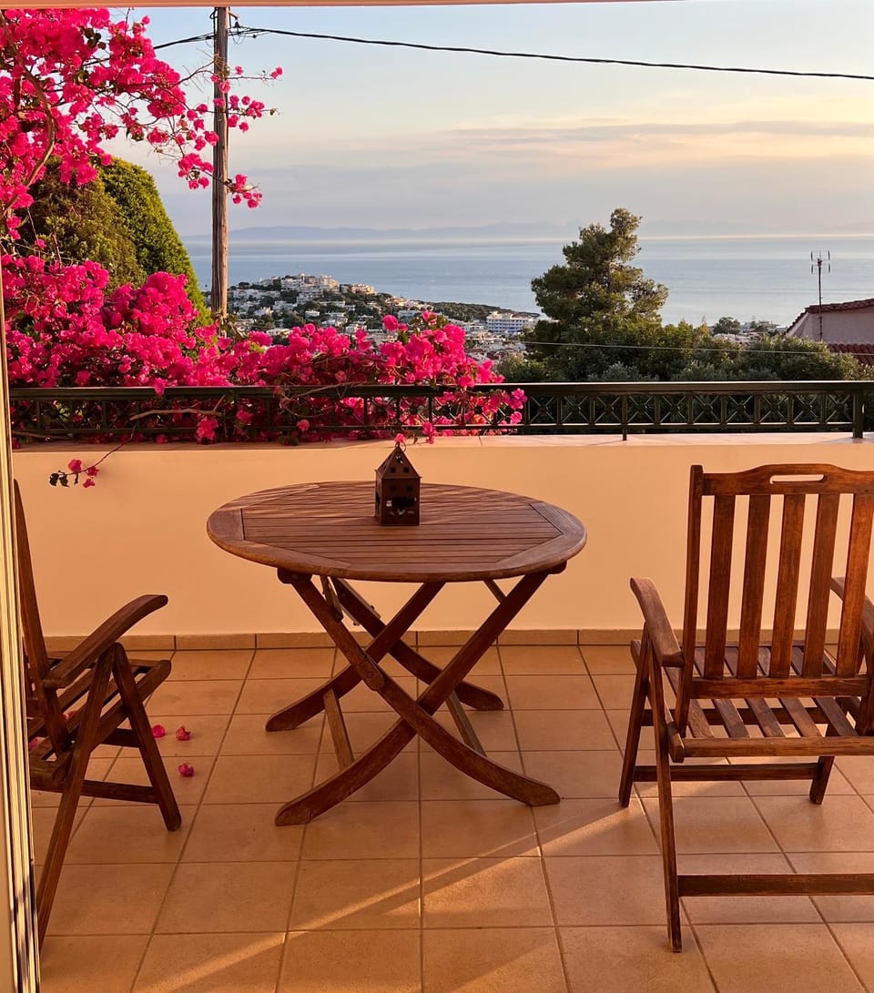 Brilliant Bay & Sea View Apartment in Saronida Apartment in Decentralized Administration of Attica