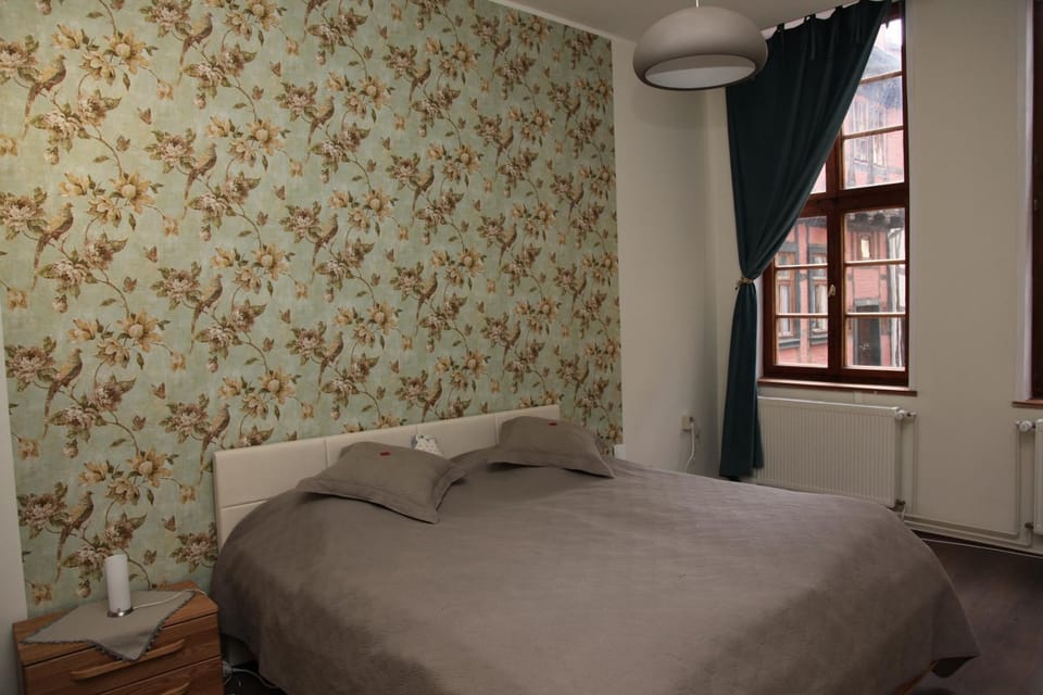 Photo of the whole room, Decorative detail