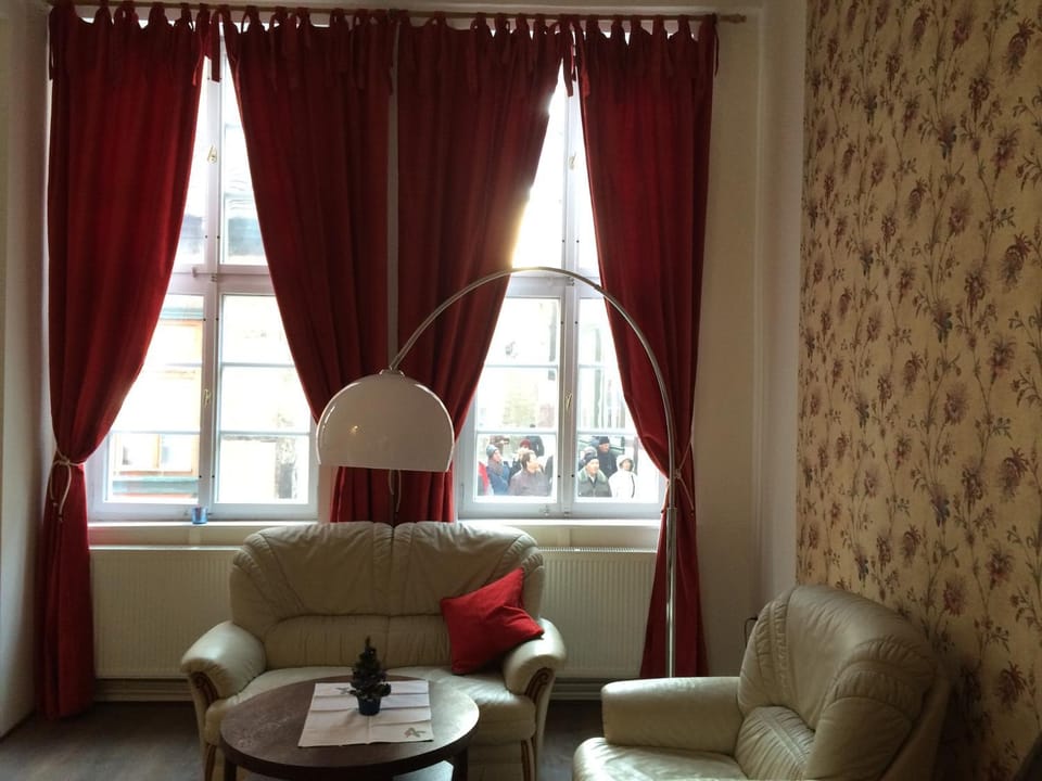 Photo of the whole room, Decorative detail