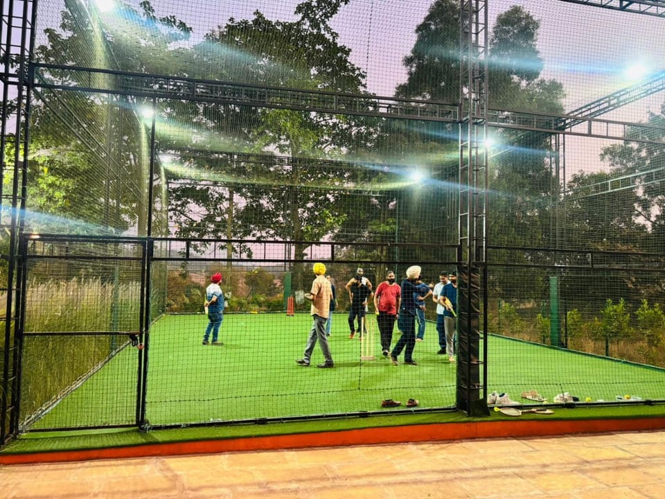 Tennis court, Inner courtyard view