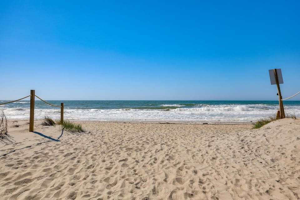 New Oak Island Home w/ Ocean Views! House in Oak Island