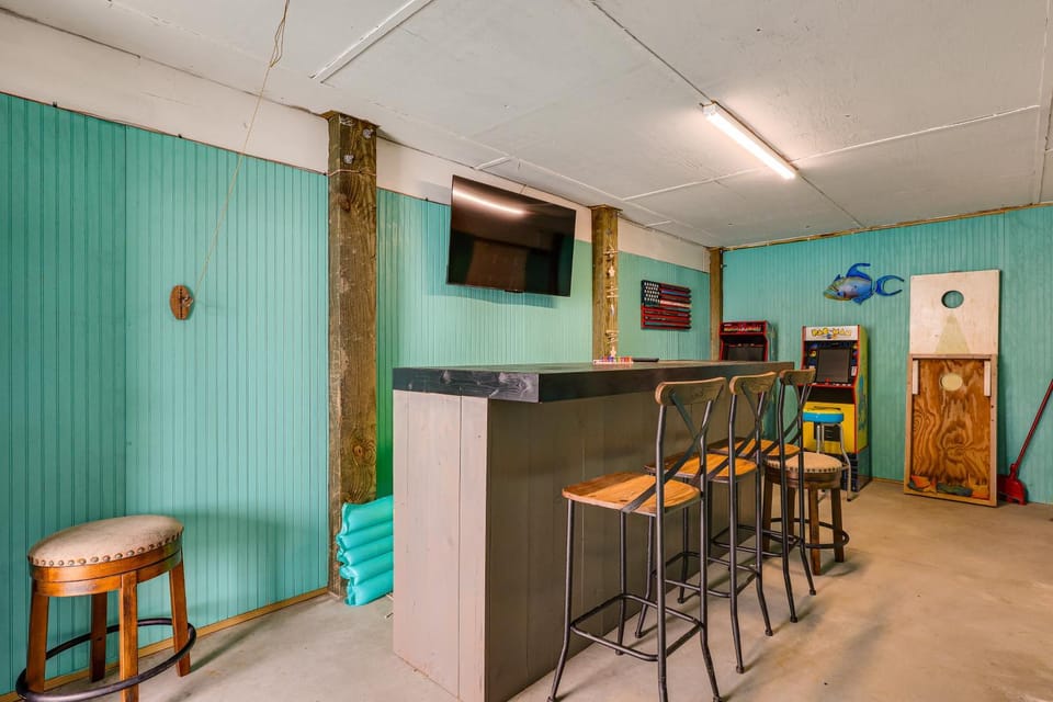 New Oak Island Home w/ Ocean Views! House in Oak Island