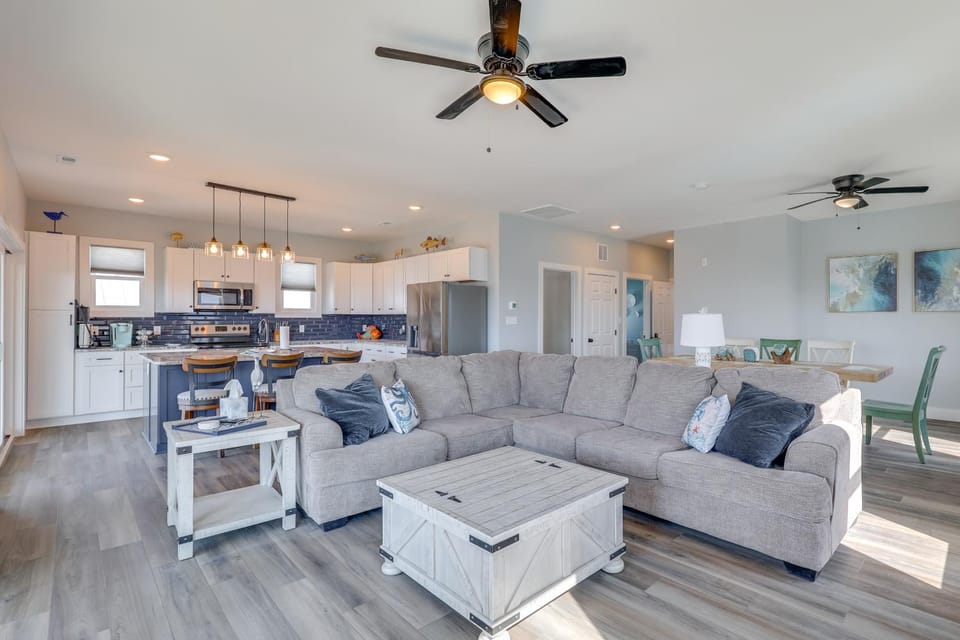 New Oak Island Home w/ Ocean Views! House in Oak Island