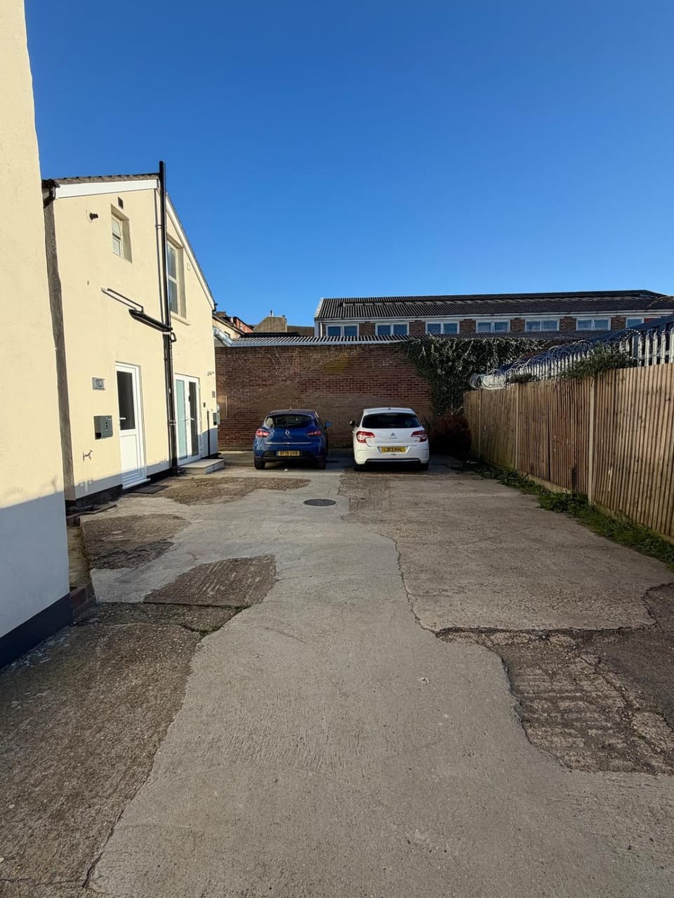 Private Apartment Free parking Gatwick Airport - One bedroom- One sofa Bed Apartment in Horley