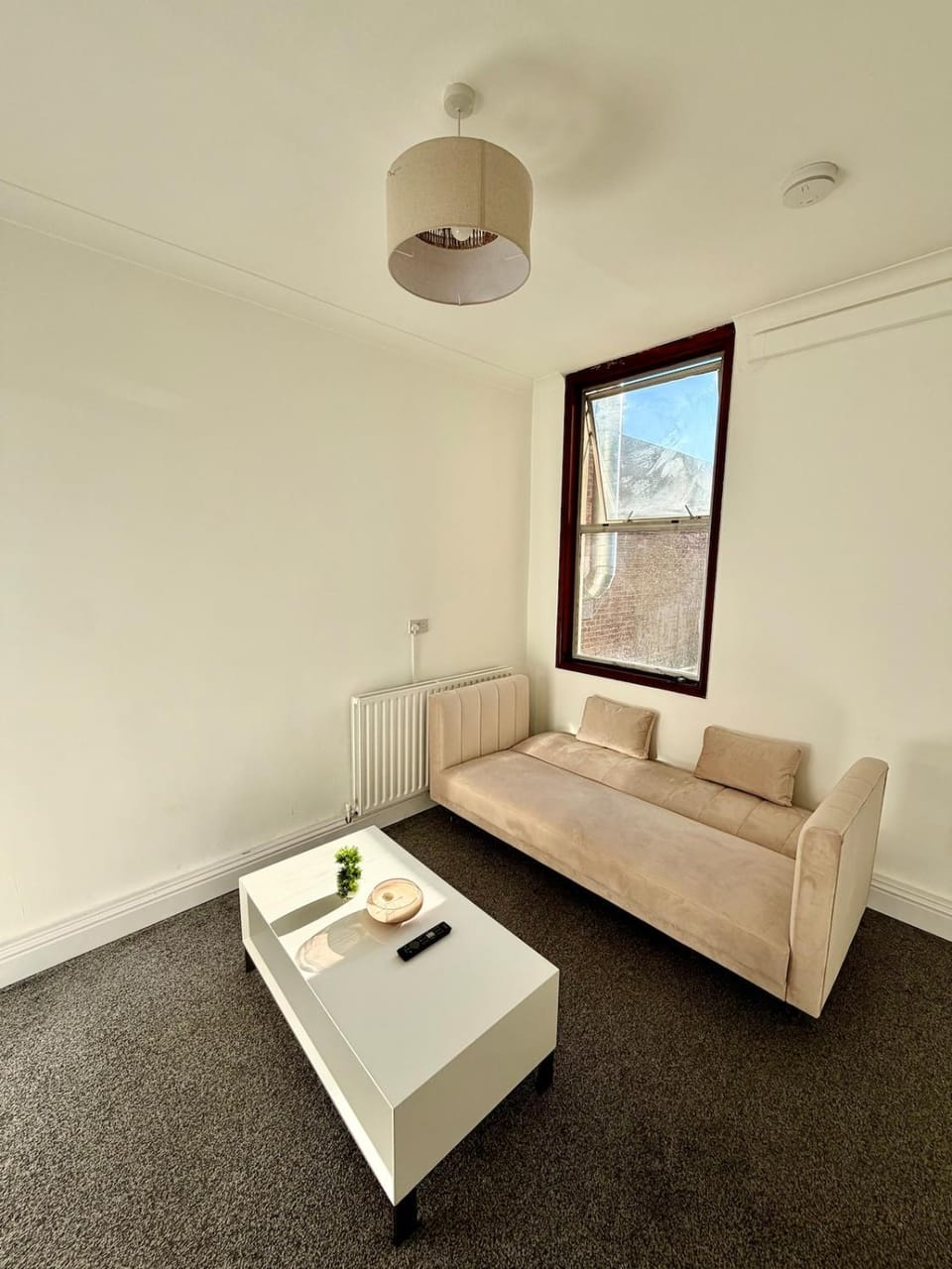 Private Apartment Free parking Gatwick Airport - One bedroom- One sofa Bed Apartment in Horley