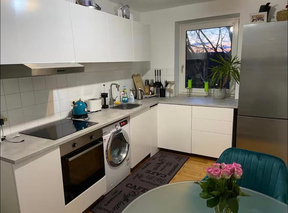 Beautiful private room - in a shared apartment Campground/ 
RV Resort in Munich