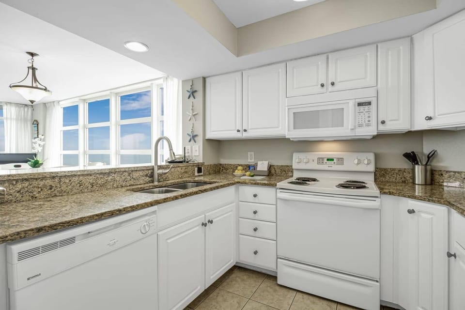 Del Mar by StayMareni - Oceanfront 2BR-2BA House in Myrtle Beach