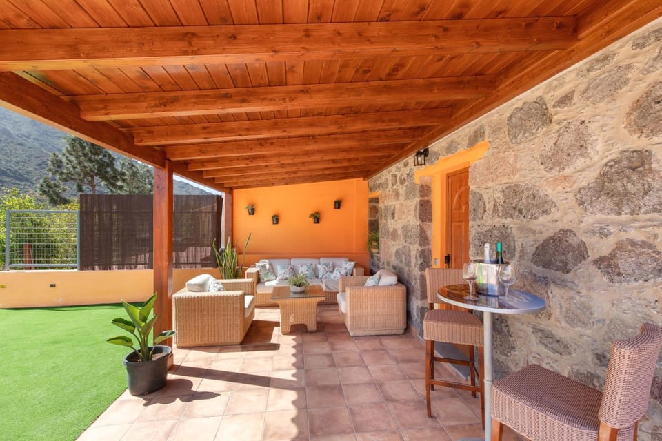 Property building, Balcony/Terrace, Living room