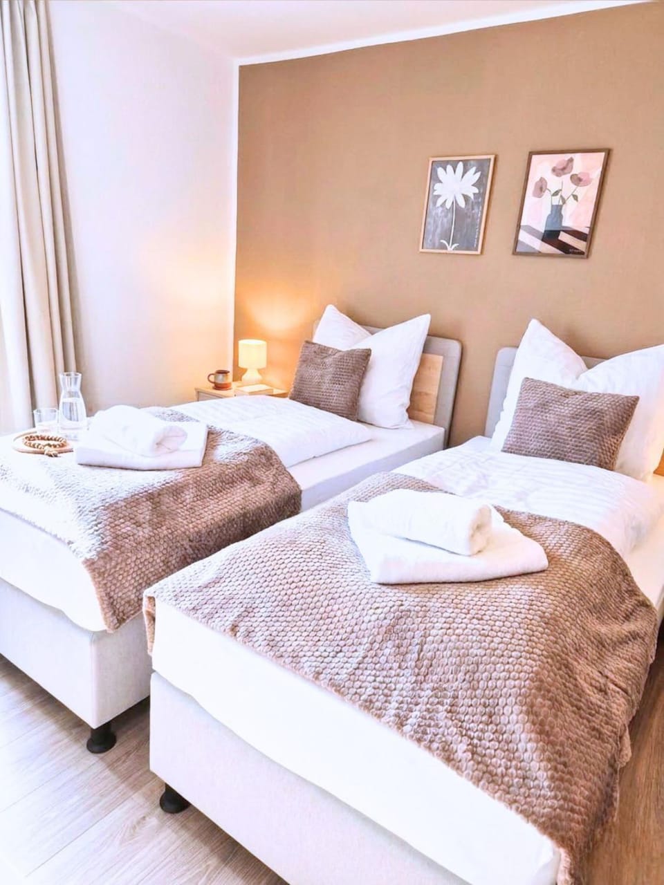 Bed, TV and multimedia, Photo of the whole room, Bedroom, heating, towels, wardrobe
