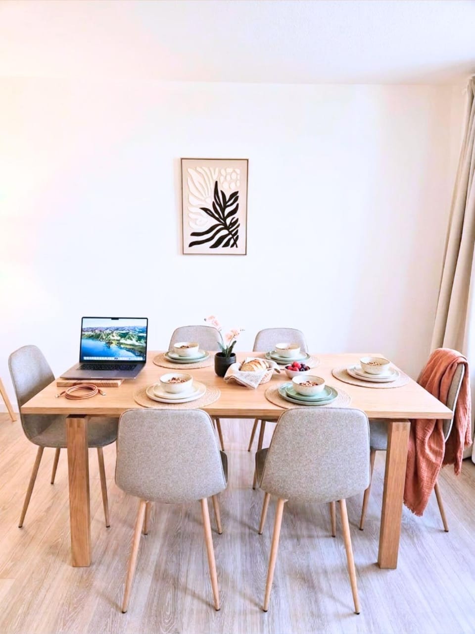 TV and multimedia, Living room, Seating area, Dining area, heating