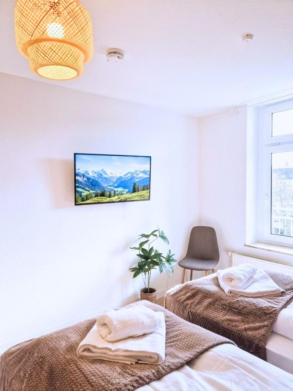 Bed, TV and multimedia, Photo of the whole room, Bedroom, heating, towels, wardrobe