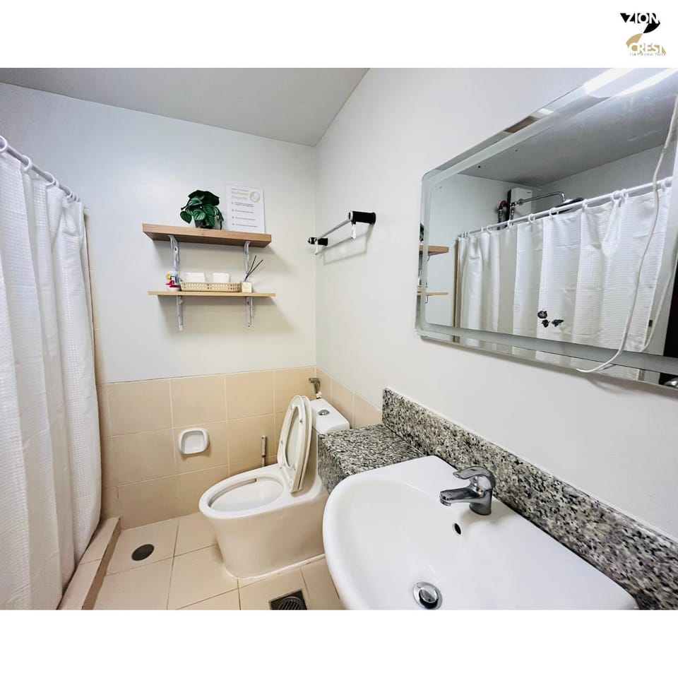 Shower, Toilet, Bathroom, bidet, towels