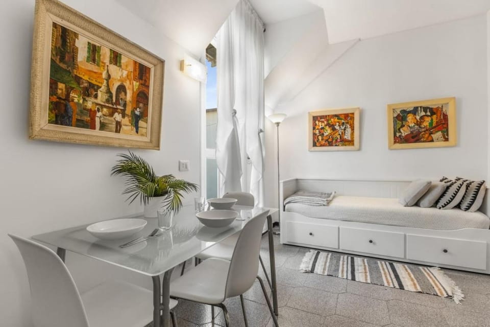 Charming attic with terrace - Wi-Fi Netflix Apartment in Milan